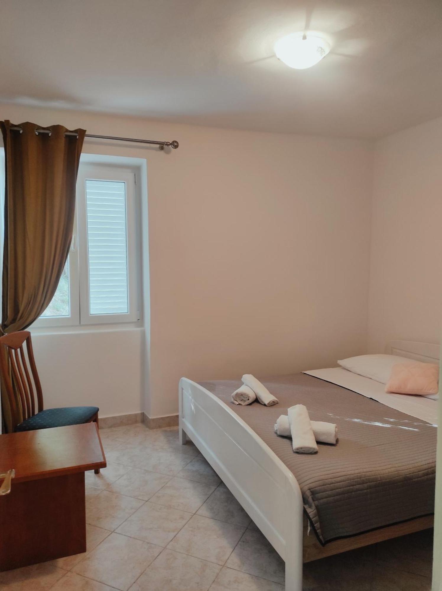 Apartman Daniel With Free Parking Mundanije Bagian luar foto