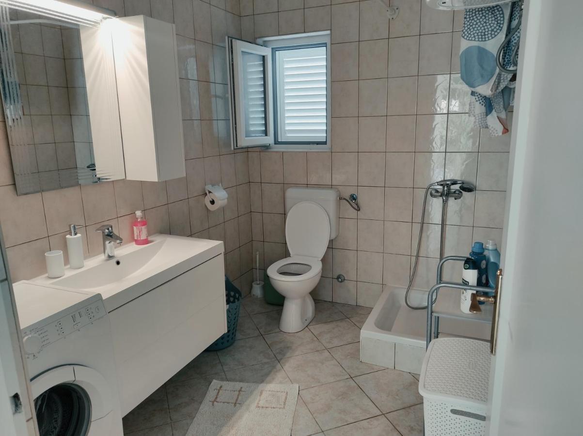 Apartman Daniel With Free Parking Mundanije Bagian luar foto
