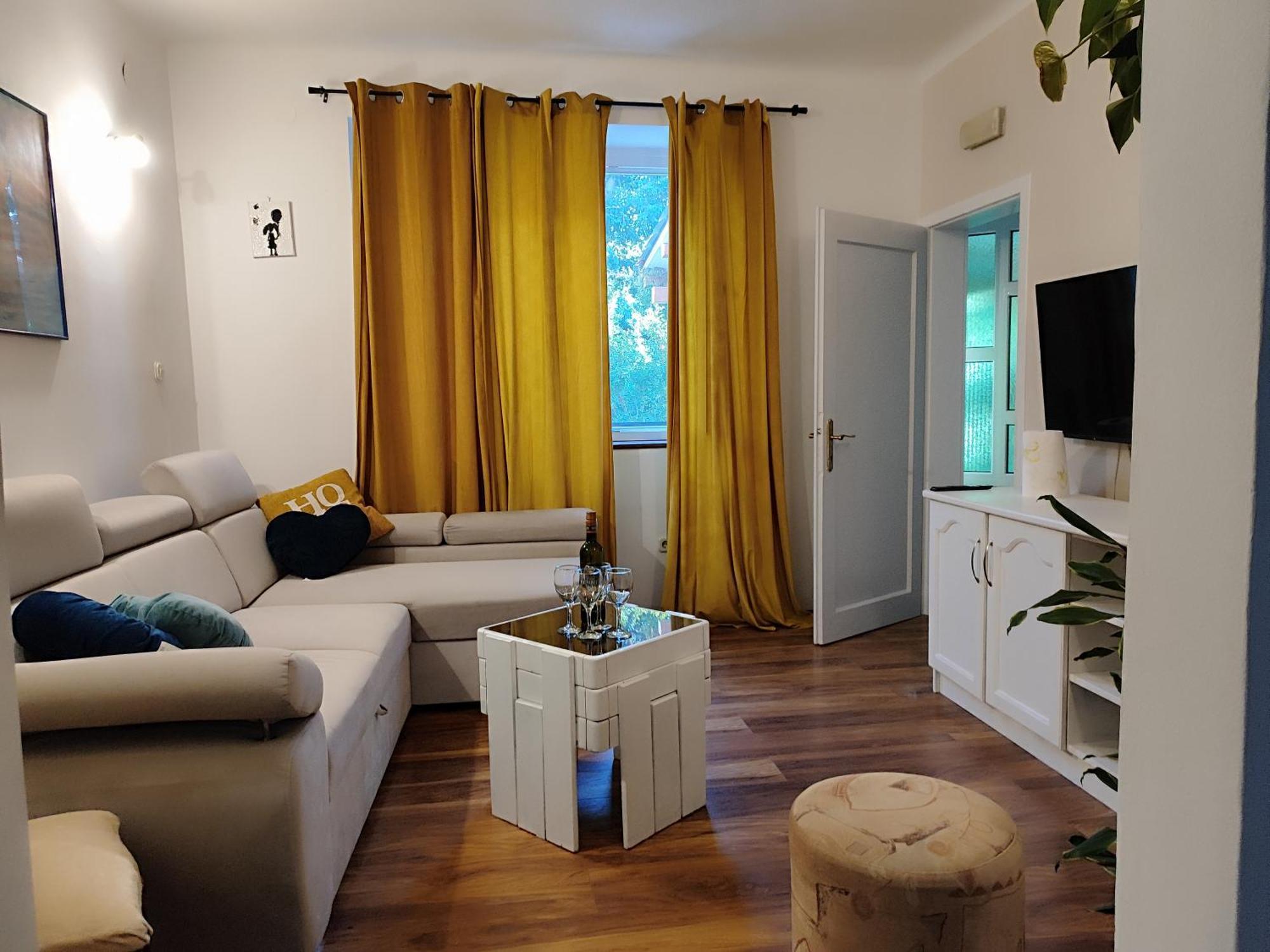 Apartman Daniel With Free Parking Mundanije Bagian luar foto