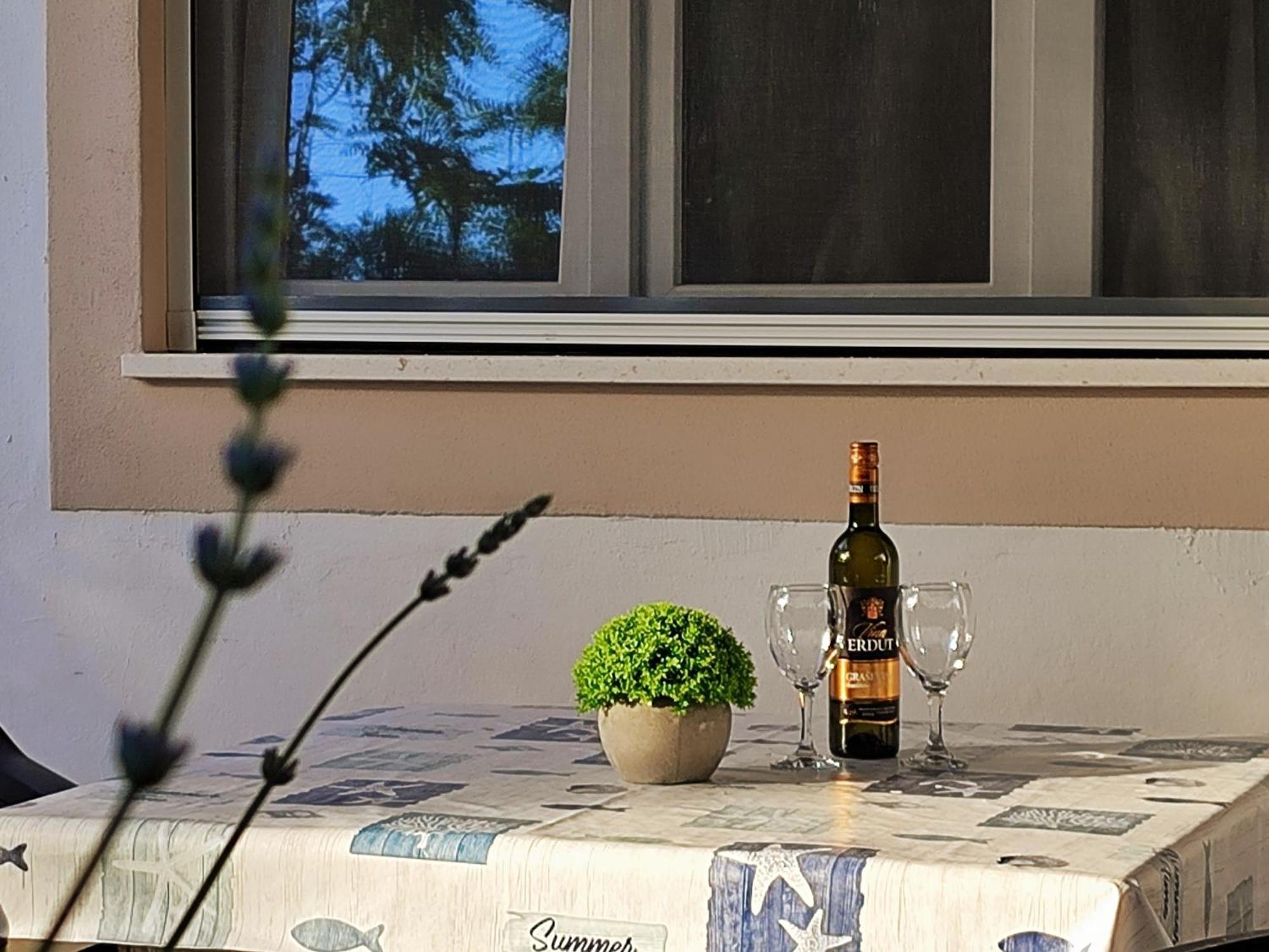 Apartman Daniel With Free Parking Mundanije Bagian luar foto